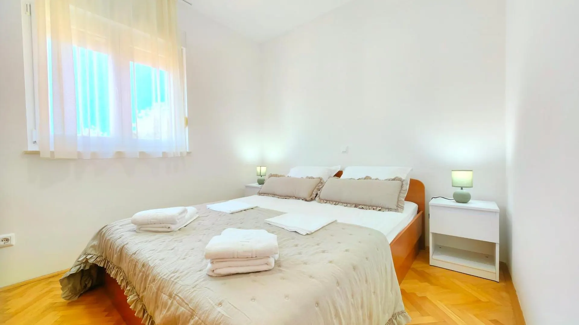 Apartment With Shared Pool Trogir